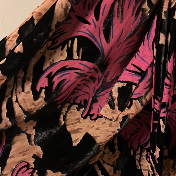 ZARA FLORAL VELVET WRAP MIDI DRESS - Picture 8 of 8